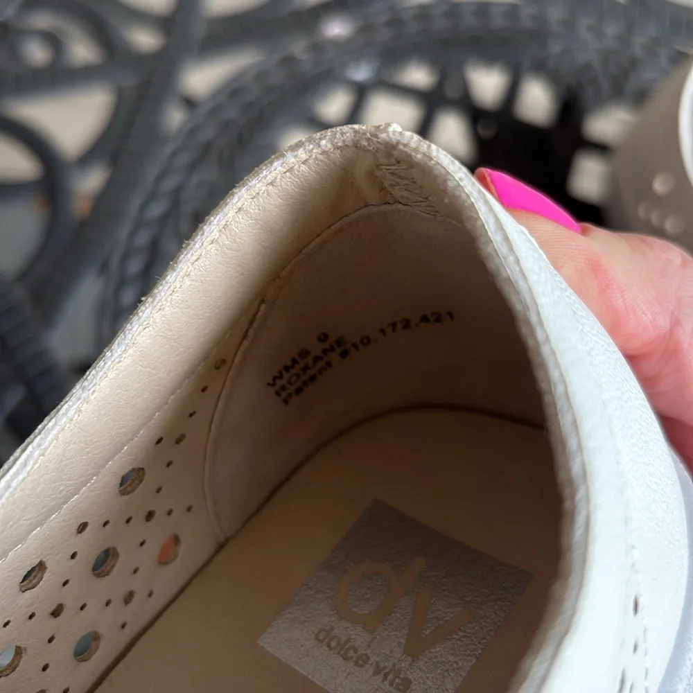 Dolce Vita White Roxane Perforated Sneakers with Bee Embellishments - Picture 7 of 8